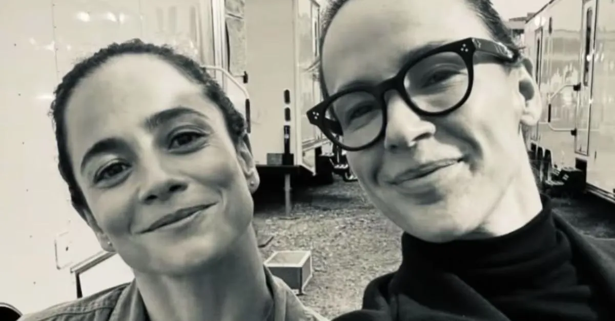 Alice Braga namora a produtora Renata Brandão.