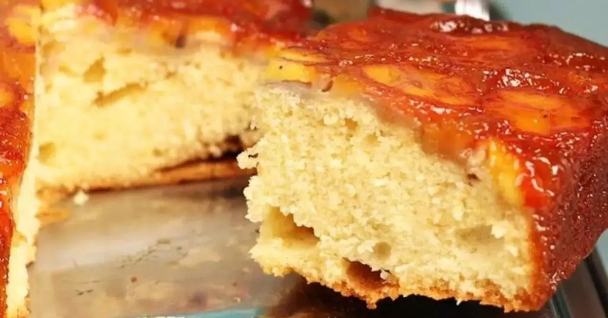 Uma calda caramelizada deixa a receita ainda mais especial.