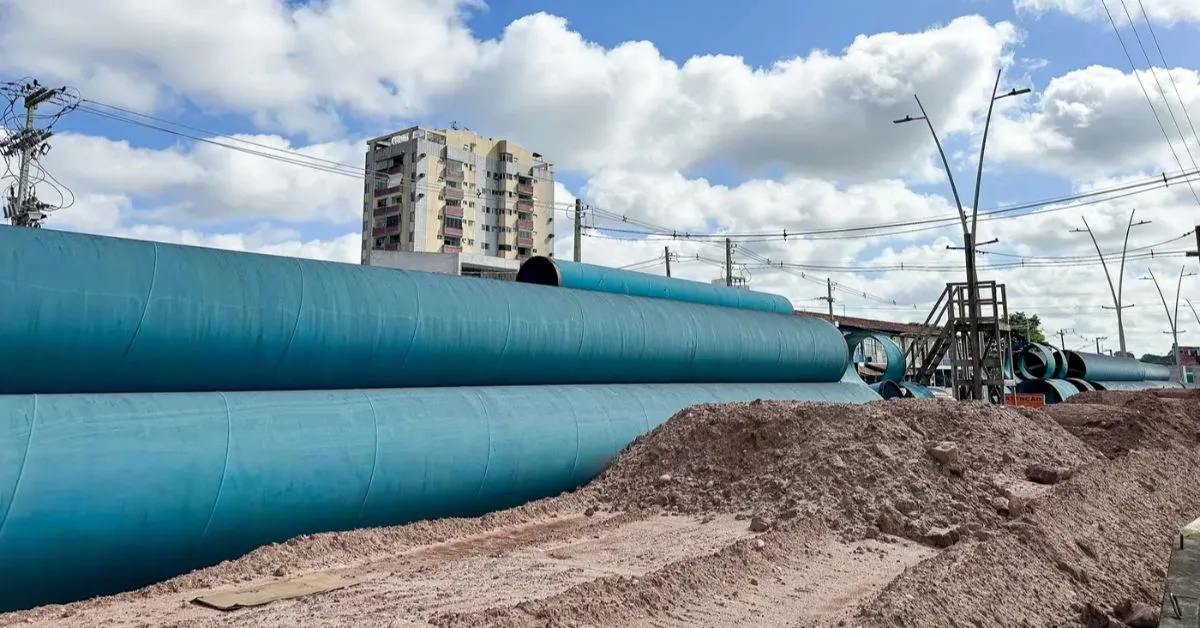 As obras na Av. João Paulo II são para a construção de um viaduto.