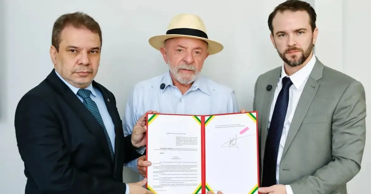 O Decreto nº 13.033/2026 foi publicado em edição extra do Diário Oficial da União (DOU).