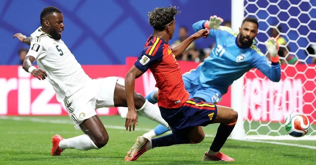 Lamine Yamal, de 18 anos, fez história e marcou seu primeiro gol em mundiais.