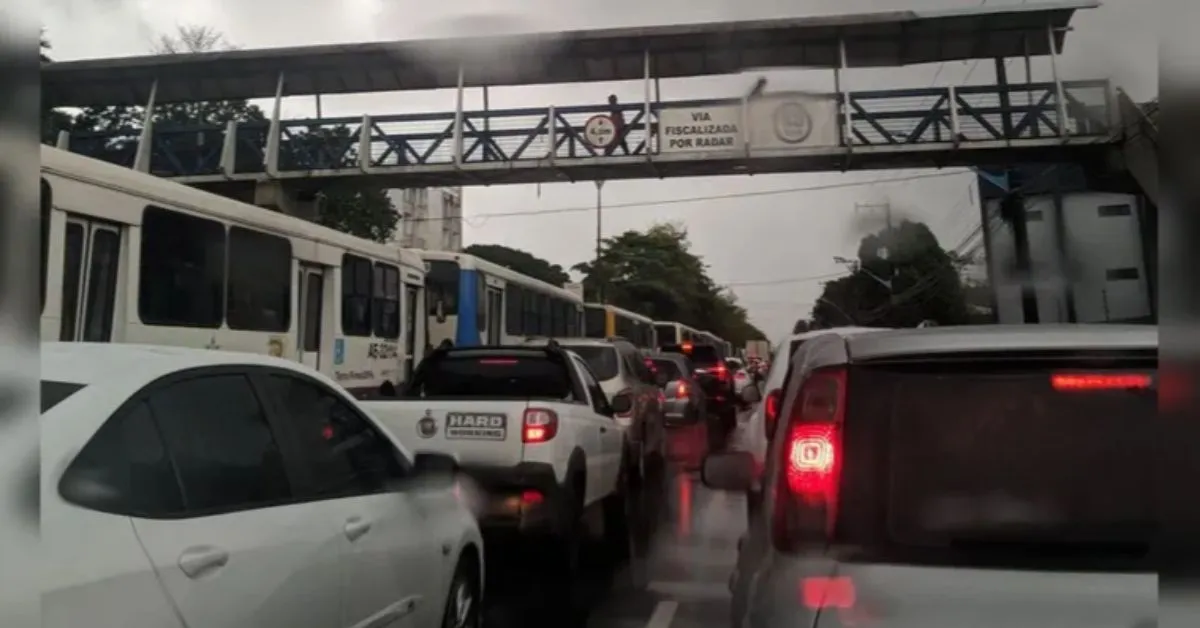 Belém apresenta trechos congestionados na noite desta quarta-feira (24).