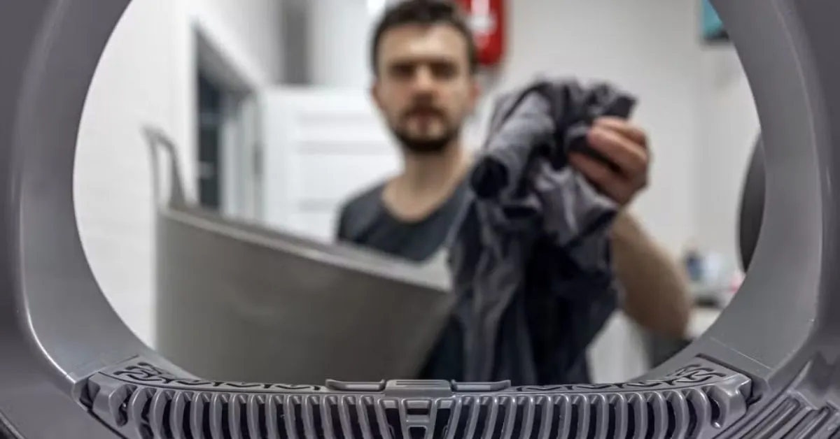 Alguns excessos com produtos podem manchar ou causar outros danos a tecidos e roupas.