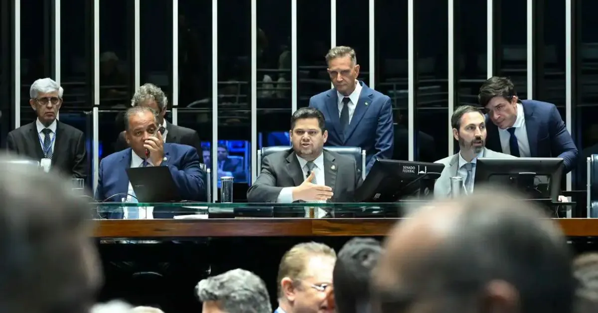 O presidente do Congresso Nacional, senador Davi Alcolumbre (União-AP), promulgou nesta sexta-feira (8) a chamada Lei da Dosimetria. A decisão será publicada em edição extra do Diário Oficial da União.