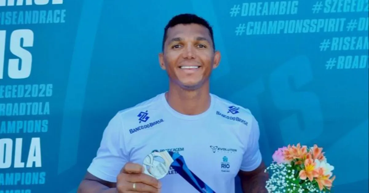 Isaquias Queiroz conquistou a medalha de prata na etapa da Hungria da Copa do Mundo de canoagem velocidade.