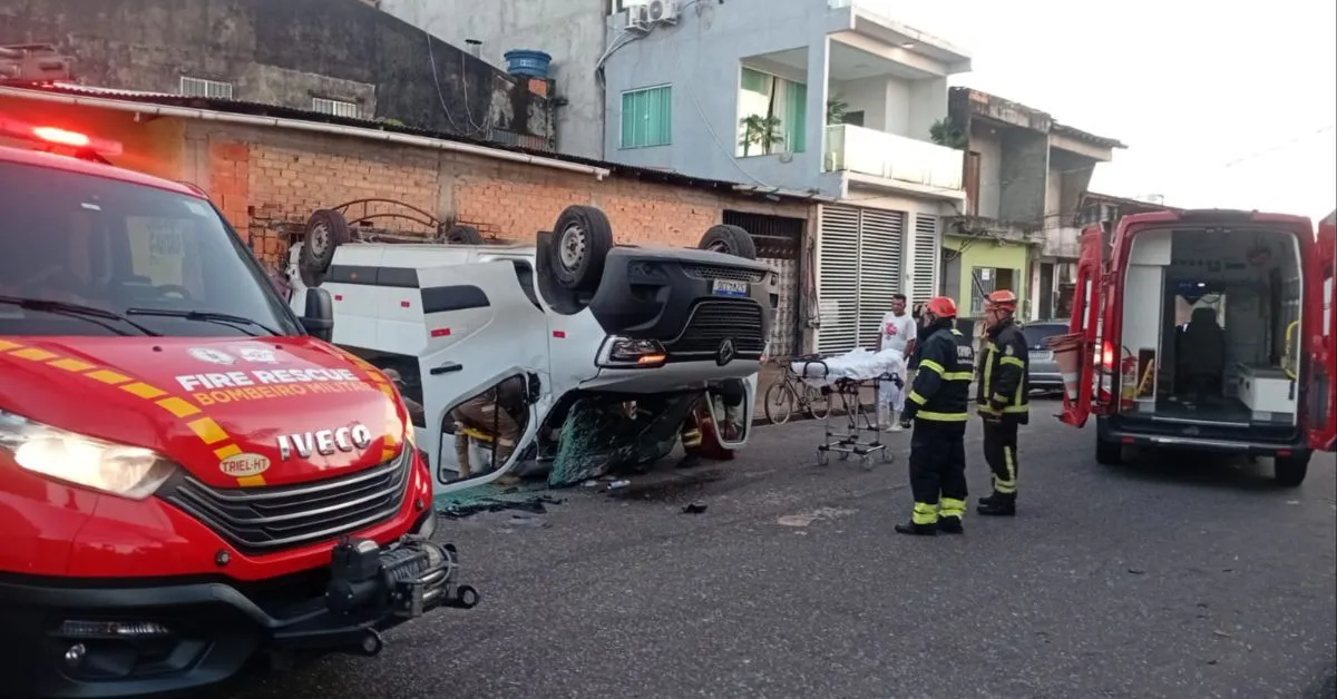 Um acidente envolvendo uma van e um caminhão foi registrado na manhã desta quinta-feira (21), no cruzamento das passagens Gastão e Bandeirantes, no bairro da Sacramenta, em Belém.