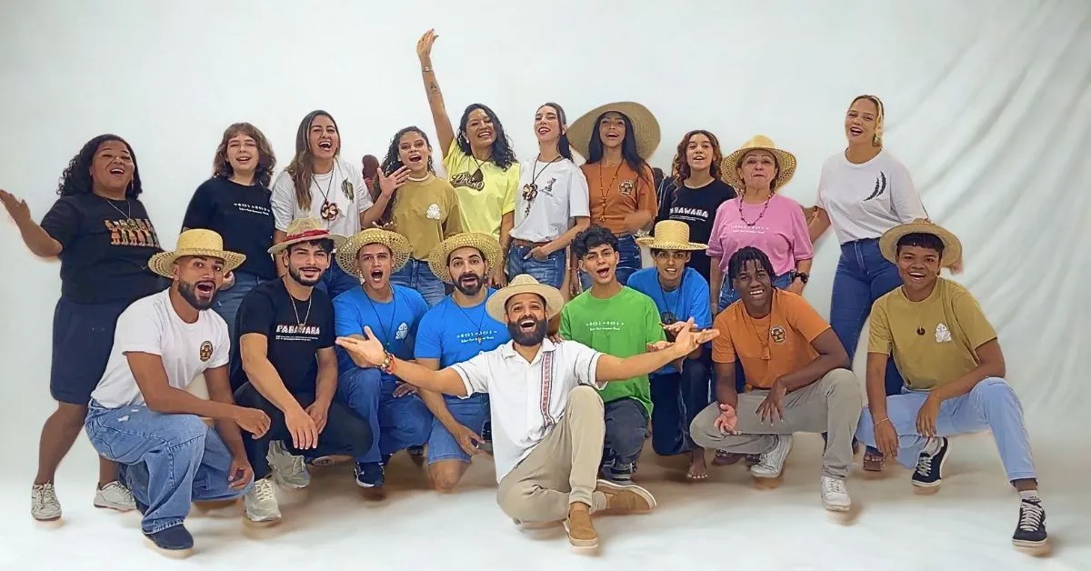 Carrinho de madeira utilizado pela AcabanA funciona como estande criativo e reforça a identidade regional da marca.