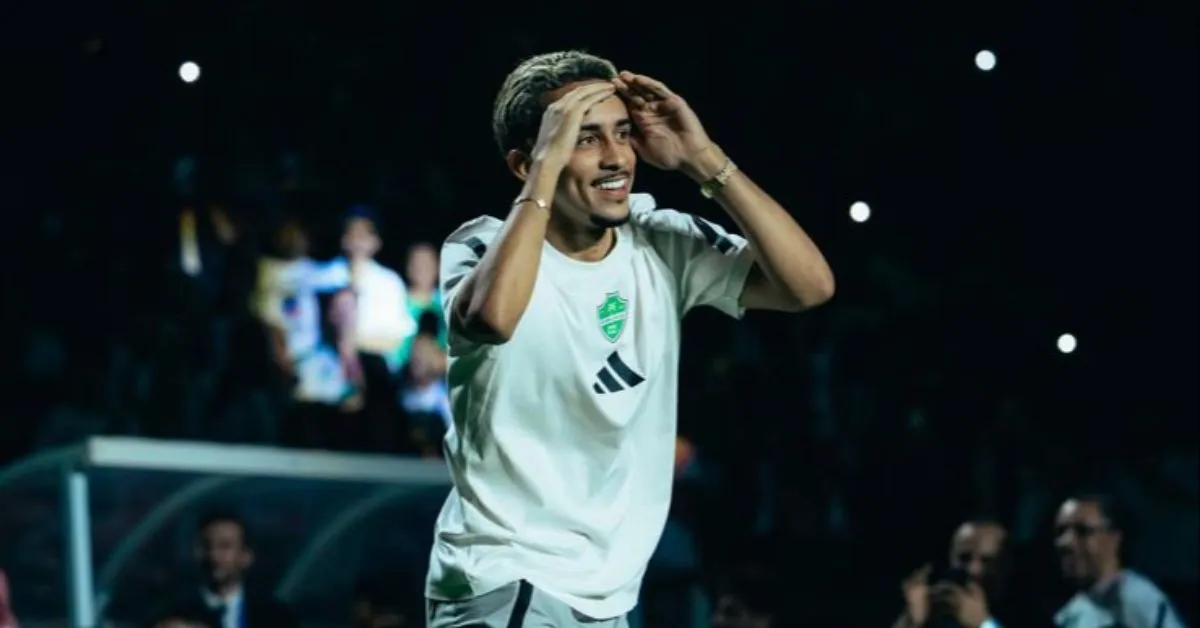Matheus Gonçalves chamou atenção ao dançar funk durante festa de título do Al-Ahli, na Arábia Saudita.