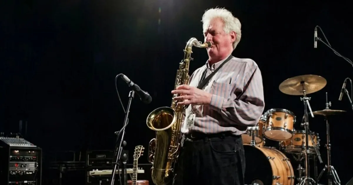 Morreu nesta sexta-feira (22), aos 83 anos, o saxofonista Dick Parry