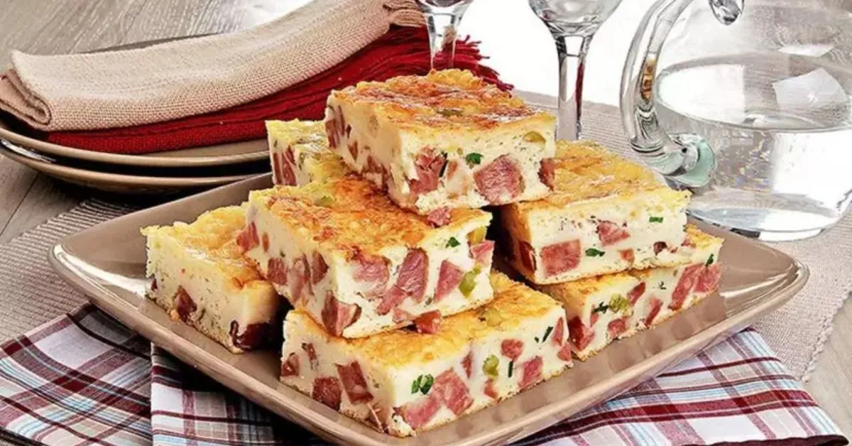 Torta de calabresa com requeijão combina massa leve e recheio cremoso.
