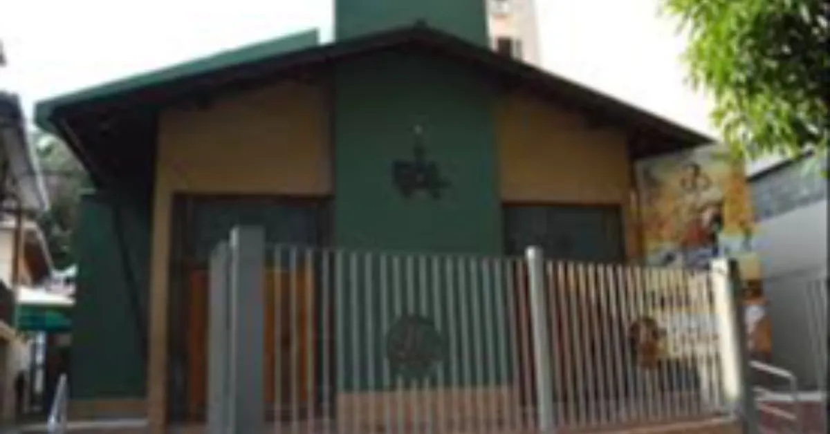 Estruturas para a Festividade de Santo Antônio já começaram a ser montadas em frente à igreja, alterando o trânsito na região da Praça Batista Campos, em Belém.