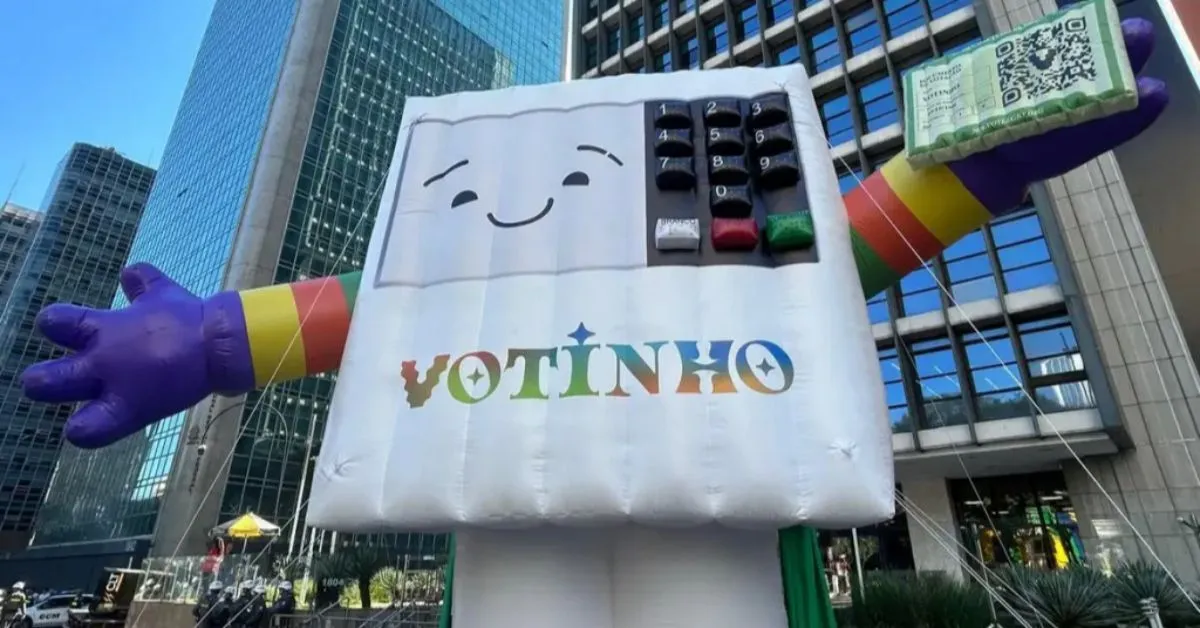 Urna gigante foi colocada na Av. Paulista