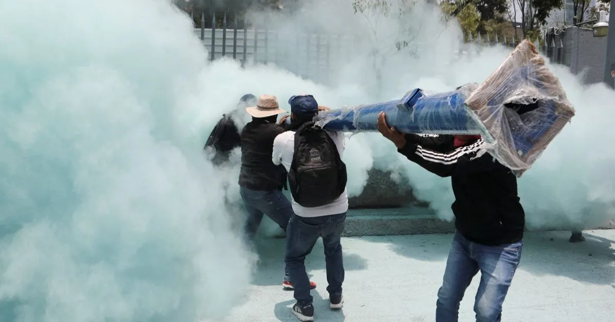 Professores mantêm protestos no centro da Cidade do México enquanto governo tenta negociar acordo a poucos dias da abertura da Copa do Mundo de 2026.