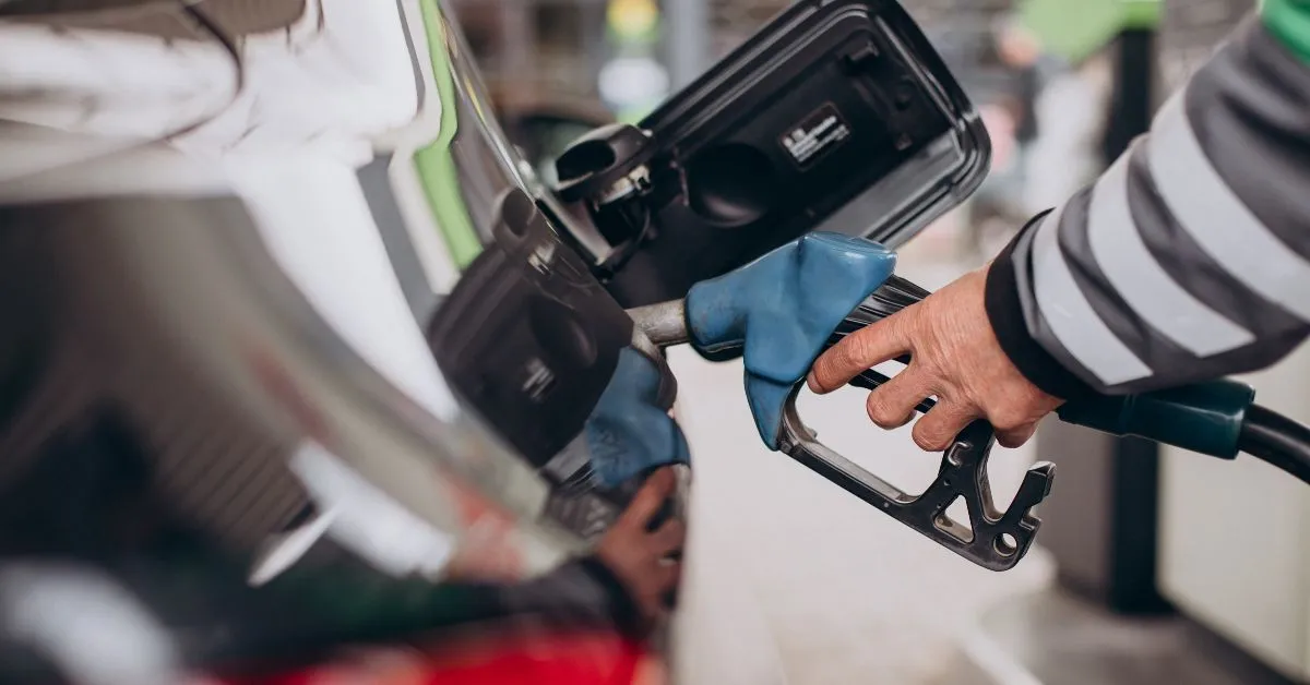 Preço da gasolina recua em maio e ajuda a conter a inflação, impulsionado pela queda do etanol e pela política de subvenção do governo federal.