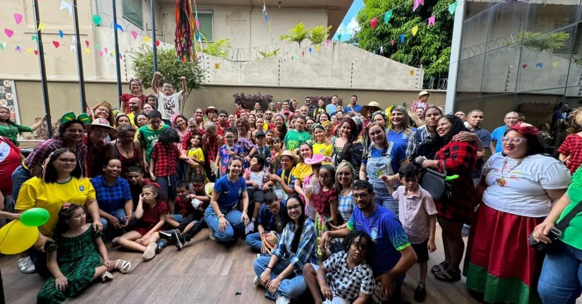 Equipe multiprofissional do Ionpa, pacientes e familiares.