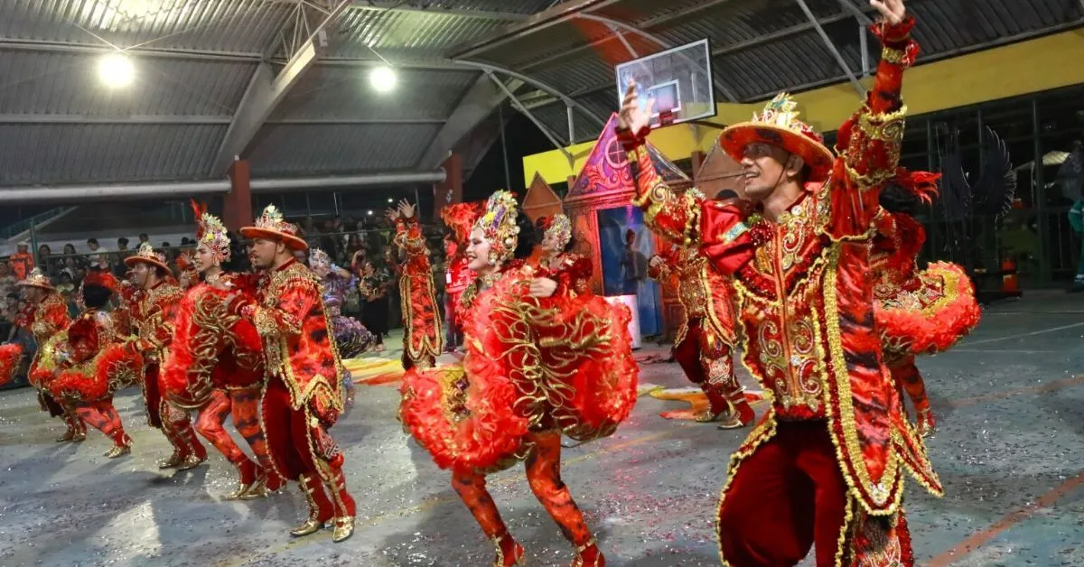 Programação segue até domingo (28), reunindo grupos de carimbó, bois-bumbás, parafolclóricos e as 16 quadrilhas finalistas da competição estadual.