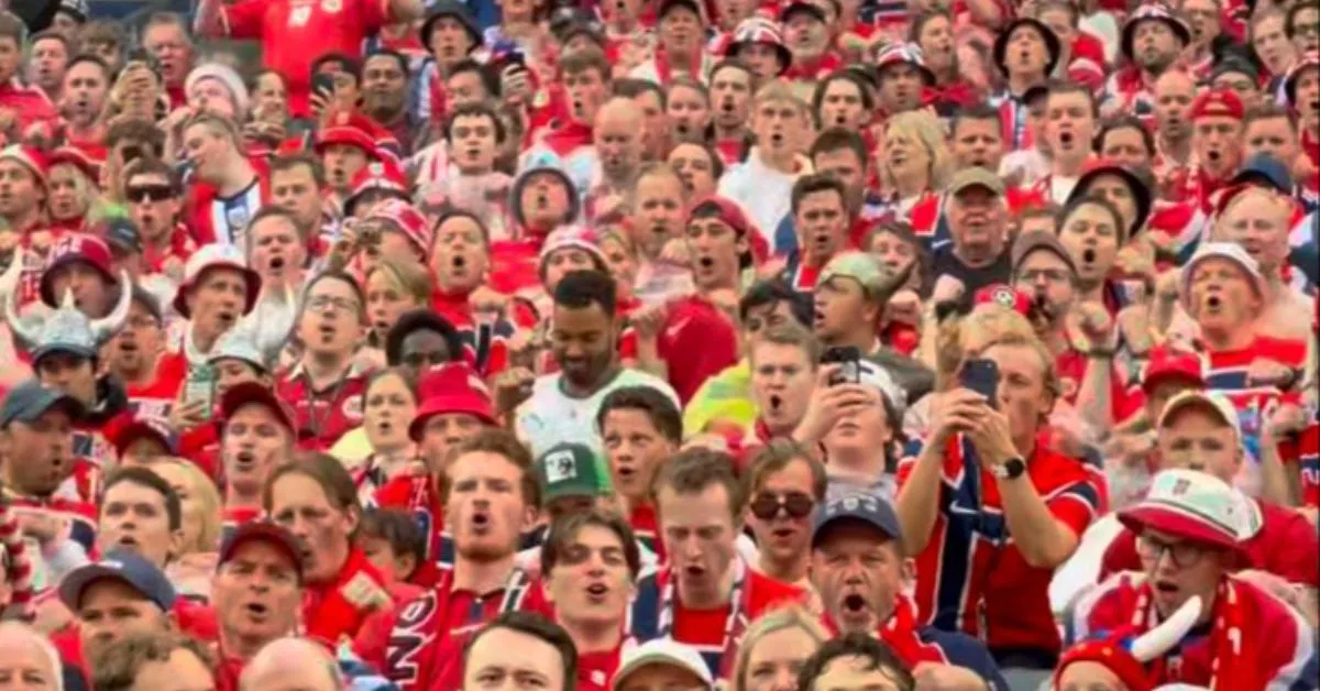 Torcedores da Noruega fazem a tradicional "remada viking", celebração inspirada nos antigos navegadores nórdicos que viralizou durante a Copa do Mundo de 2026.