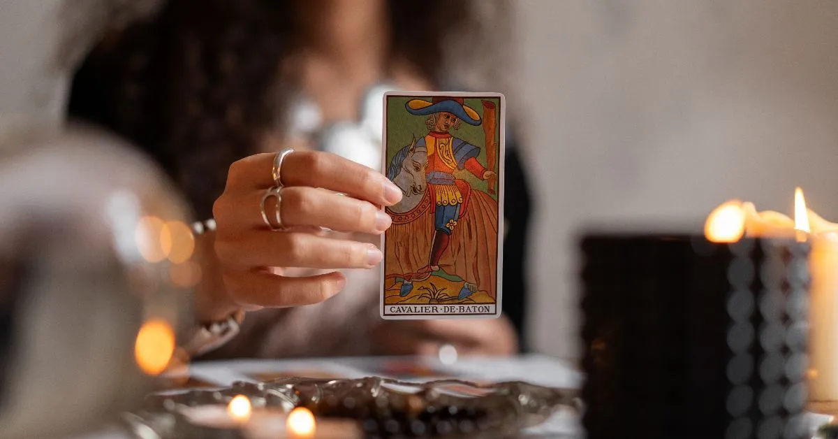 A Estrela, décimo sétimo Arcano Maior, é a carta que rege as previsões do Tarot para julho de 2026.