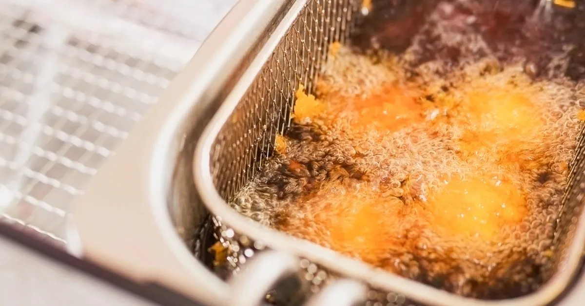 Vinagre, café e especiarias estão entre os ingredientes que ajudam a eliminar o cheiro de fritura da cozinha.