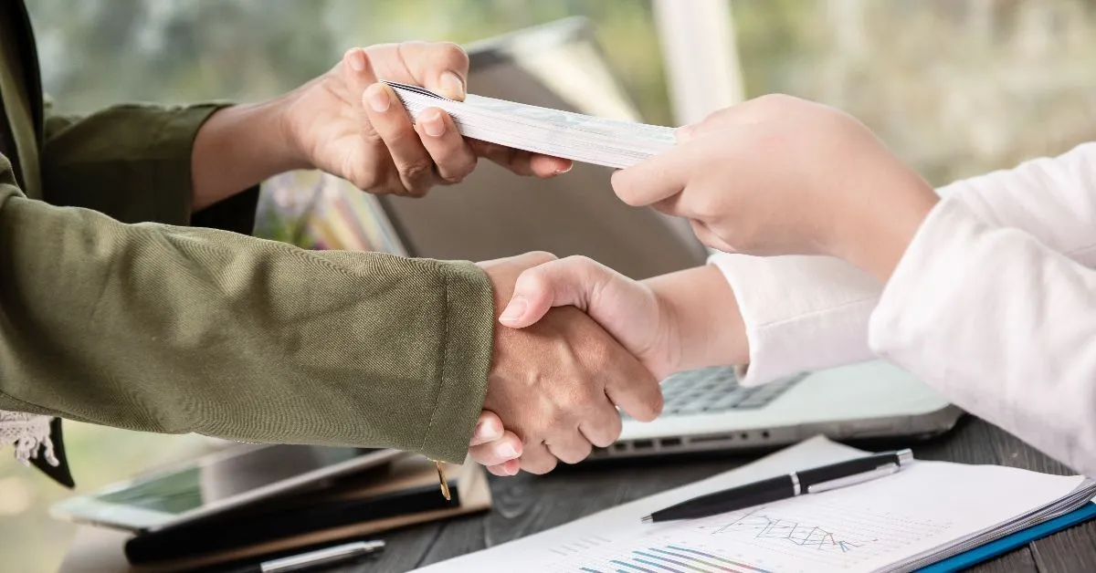 Mudanças no Crédito do Trabalhador permitem o uso de parte da rescisão e do FGTS para quitar empréstimos consignados.