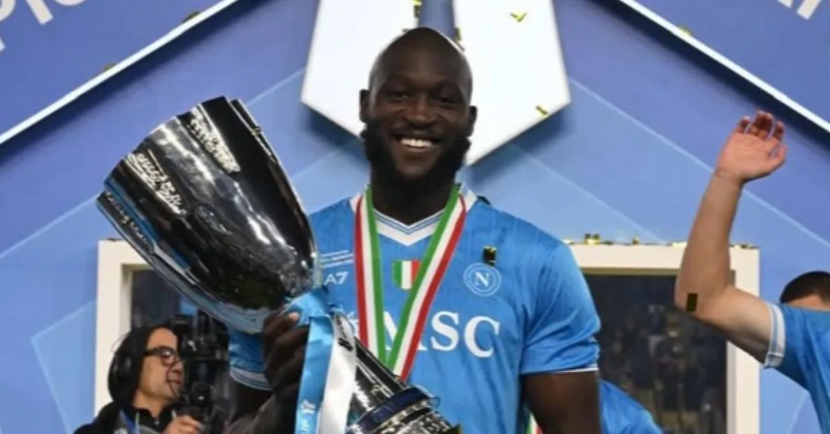 Lukaku é considerado um dos jogadores mais poliglotas do futebol europeu e fala oito idiomas.