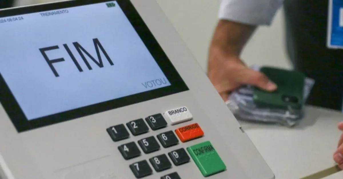 Eleitores podem solicitar o voto em trânsito pela internet ou em um cartório eleitoral.
