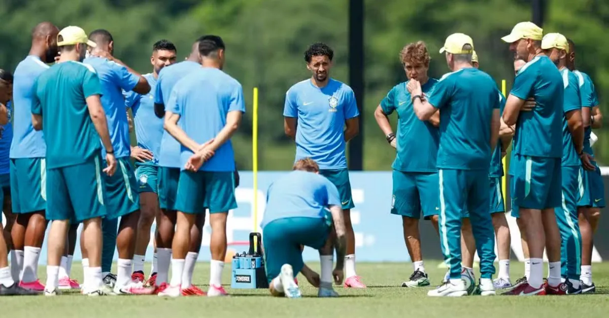Além de não se prender a um único esquema tático, Ancelotti precisou lidar com diversos desfalques e teve pouco tempo para observar o elenco de perto.