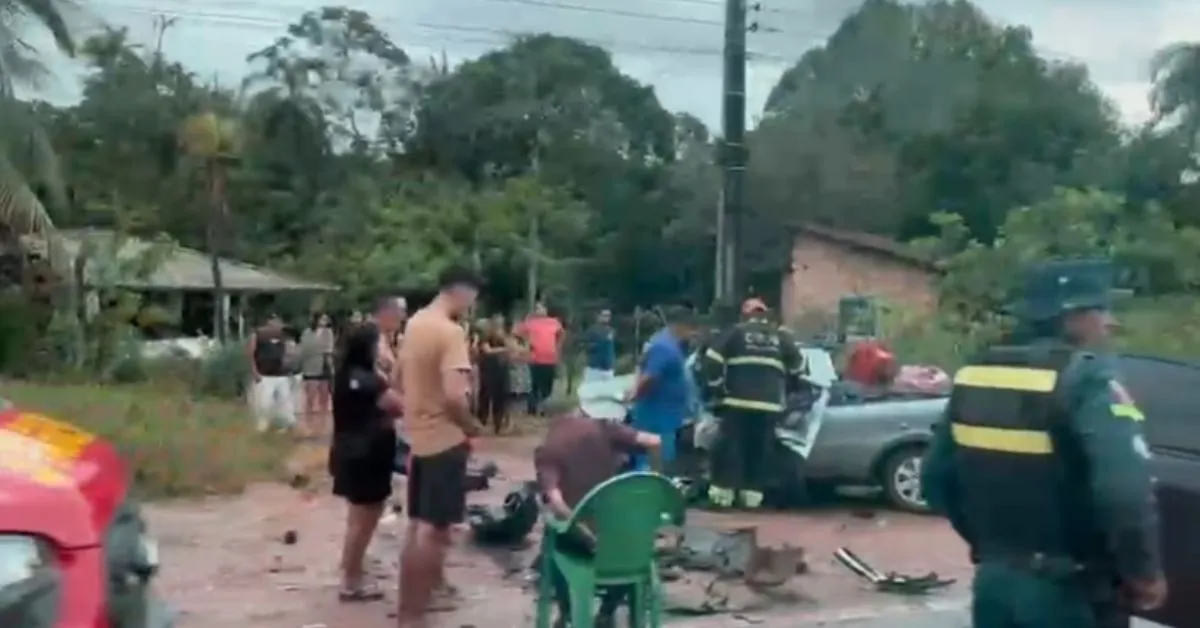 Ainda não há informações oficiais sobre a dinâmica do acidente ou se há vítimas ou feridos, mas o Corpo de Bombeiros Militar do Pará está no local para atender a ocorrência, acompanhado do apoio da Polícia Militar.