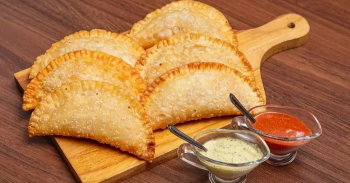 O eletrodoméstico permite obter uma massa dourada e crocante, utilizando pouco ou nenhum óleo, tornando a receita uma alternativa para quem busca mais praticidade na cozinha.