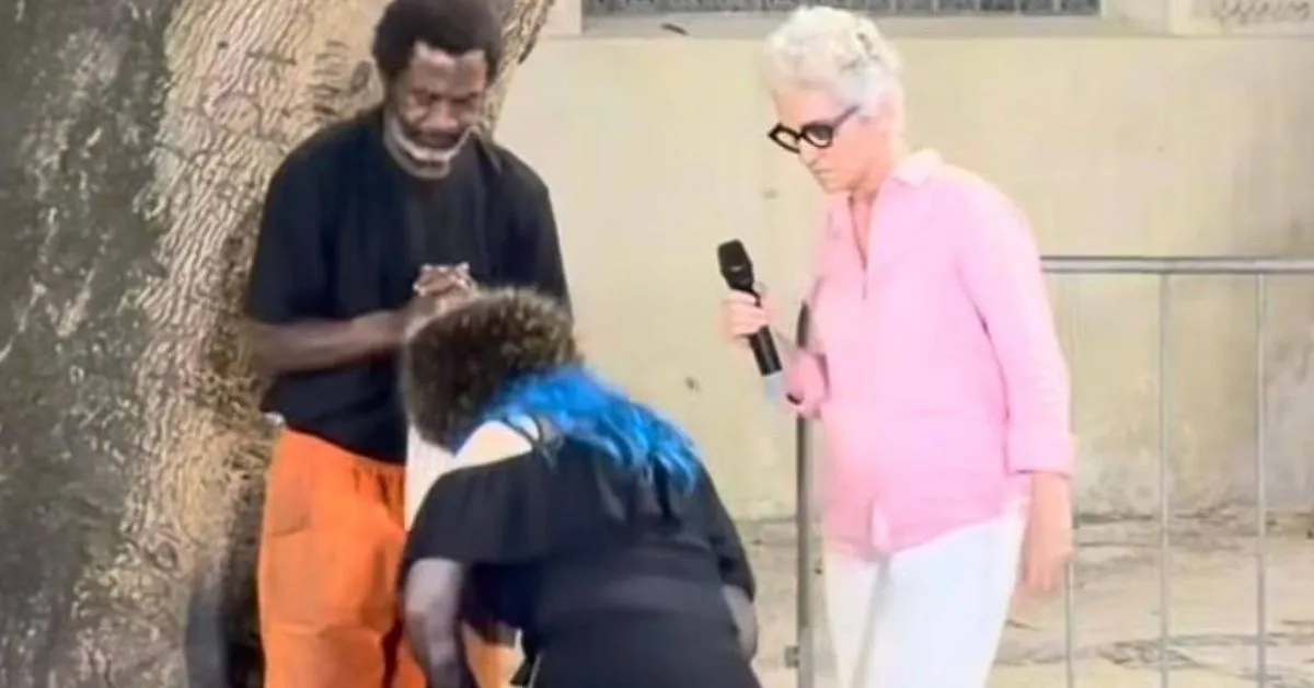 O homem, identificado como Robson, se aproximou da cantora para cumprimentá-la e afirmou que as músicas dela sempre foram uma bênção em sua vida. Em seguida, elogiou a artista. Sensibilizada, Baby se ajoelhou à frente dele e iniciou uma oração em voz alta.