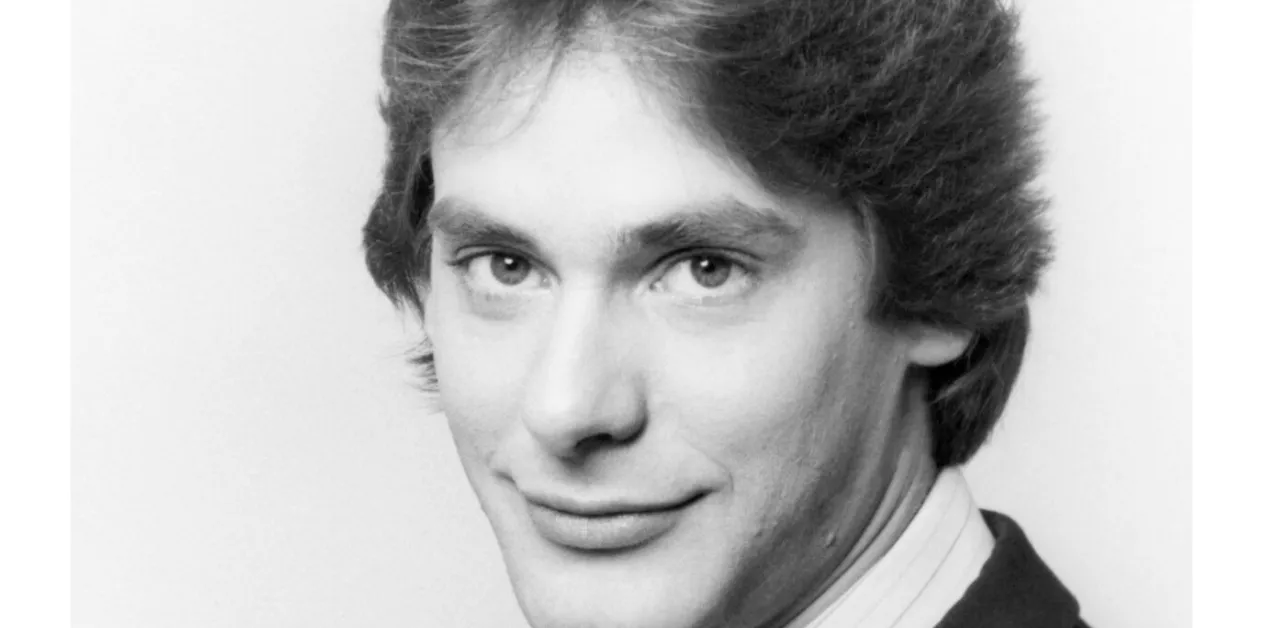 A causa oficial da morte de Scott Bryce não foi divulgada.