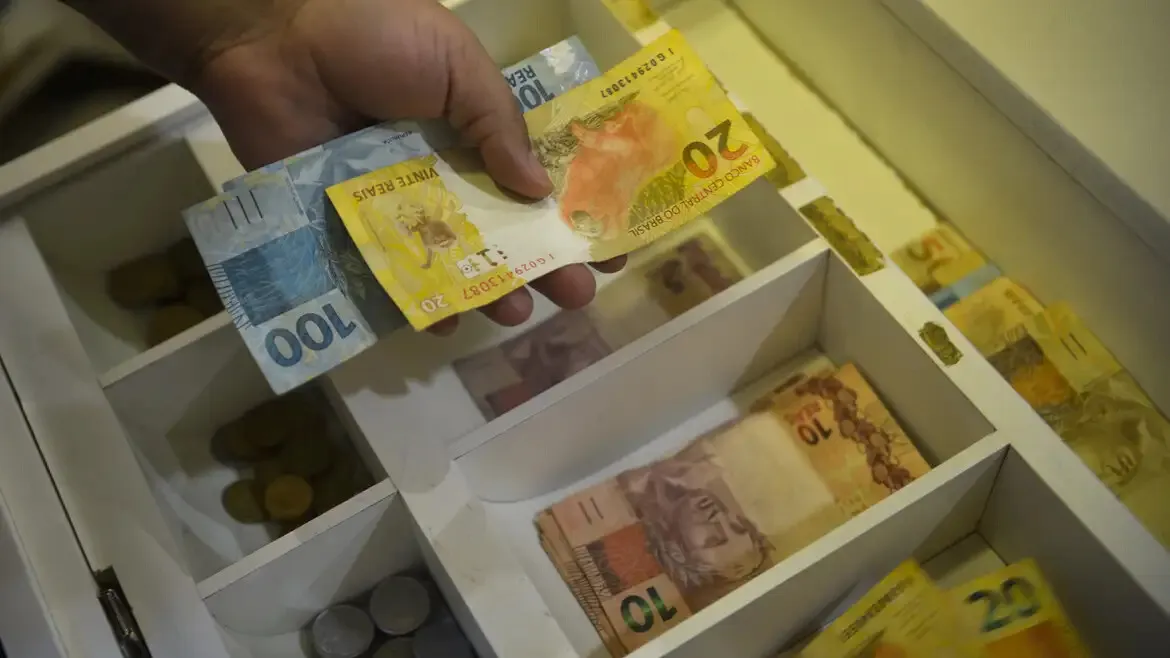 Saiba quem recebe o Bolsa Família hoje e detalhes sobre os valores e benefícios adicionais disponíveis.