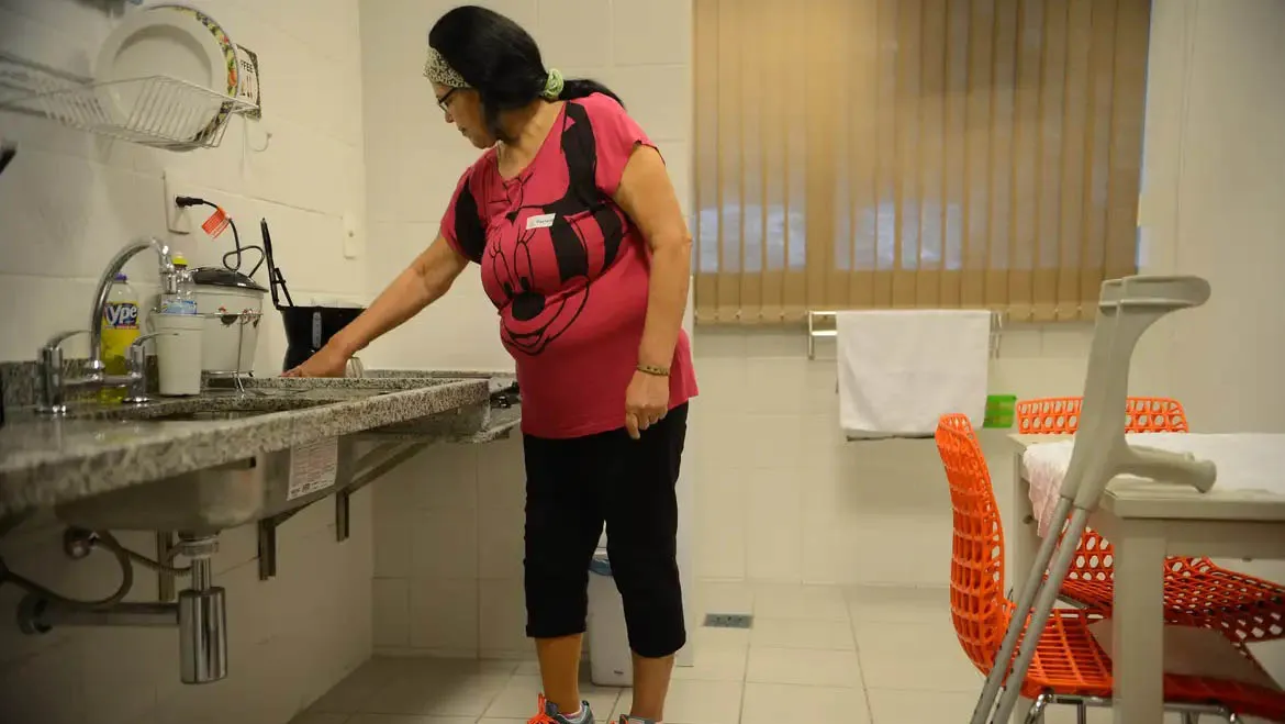 O fim da escala 6x1 pode influenciar no trabalho das domésticas