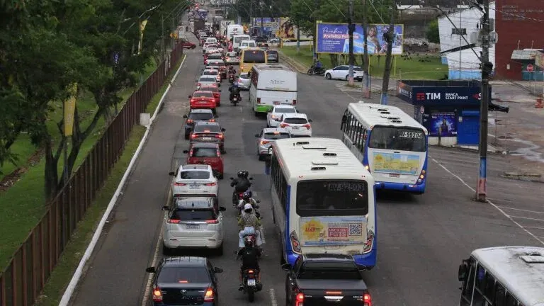 Atualização sobre o trânsito na BR-316 para Belém neste domingo (19/07) e dicas de transporte público.