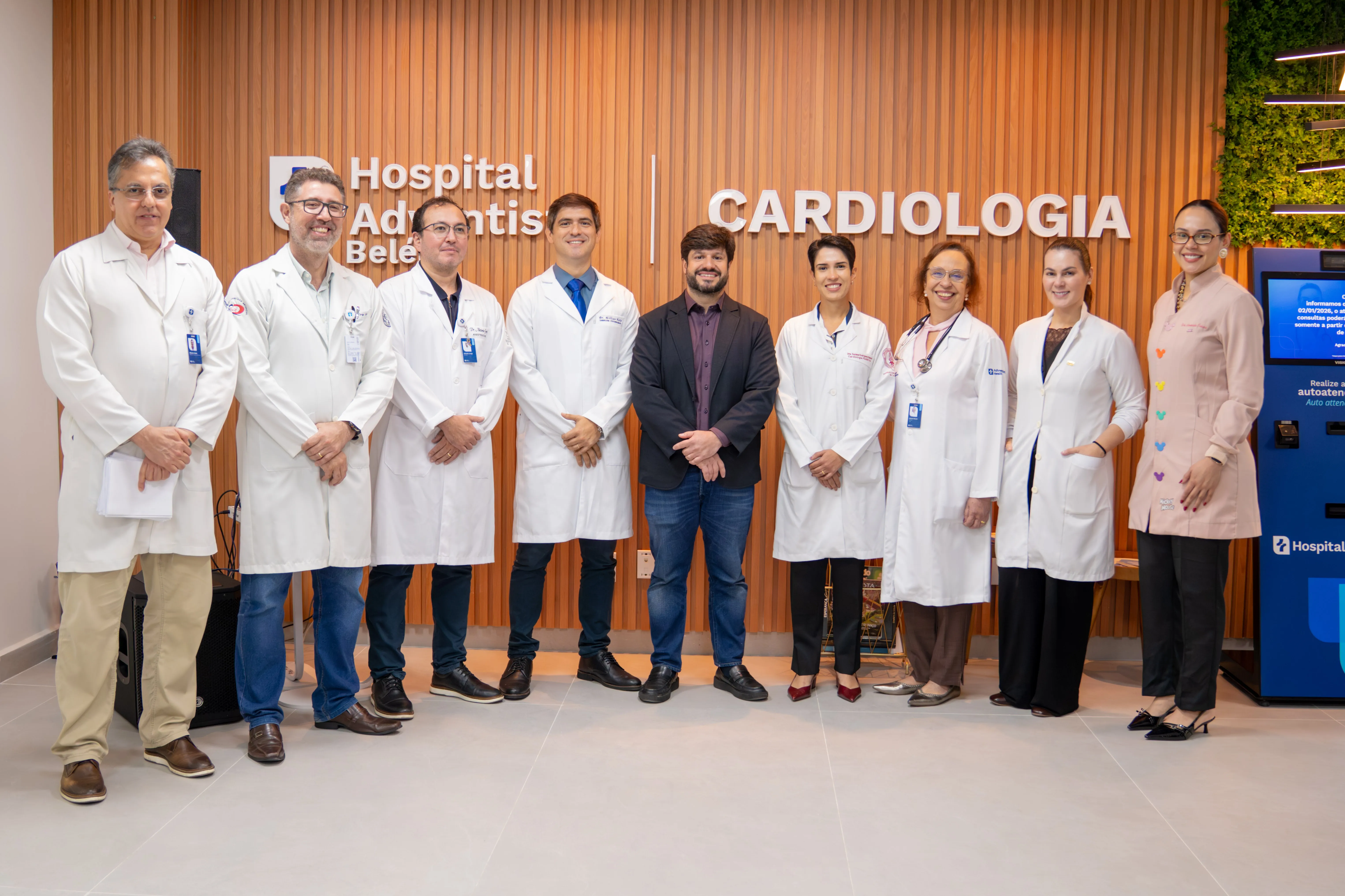 Equipe da cardiologia do Hospital Adventista de Belém durante a inauguração do novo ambiente
dedicado ao cuidado cardiovascular.