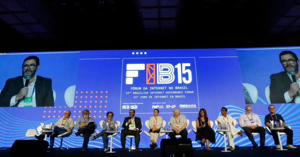 O Fórum reúne anualmente representantes dos setores governamental, empresarial, da comunidade científica e tecnológica e do terceiro setor em torno de questões relevantes para a consolidação de uma Internet mais universal, inovadora e diversa no país.