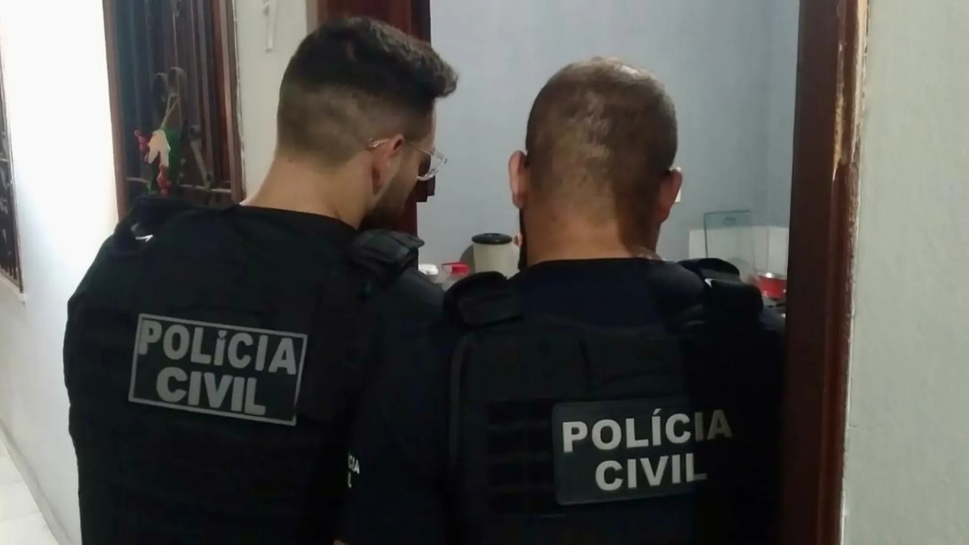 A Polícia Civil informou que a operação reforça o combate aos crimes cibernéticos e às práticas de violência digital.