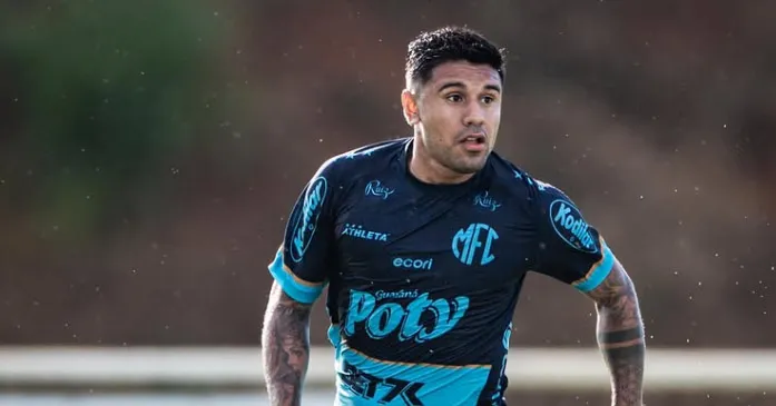 Galeano chega para ser titular