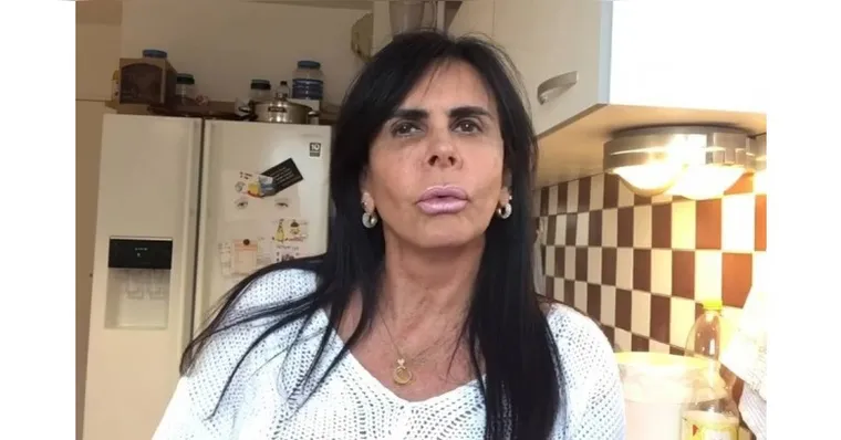 Gretchen afirma que já realizou mais de 50 procedimentos estéticos e segue falando abertamente sobre autoestima e beleza.