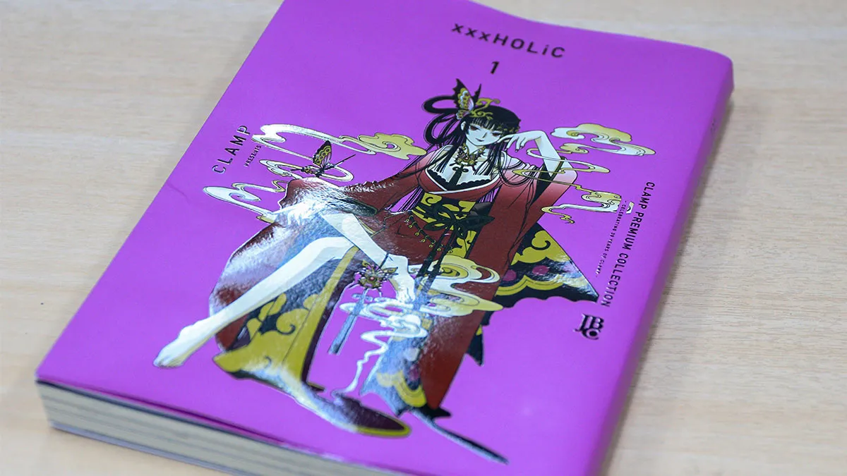 A estética rebuscada e fluida do CLAMP emoldura uma narrativa sobre o custo muitas vezes invisível de nossos desejos.