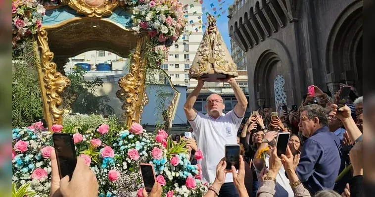 Nossa Senhora de Nazaré visita pontos icônicos do Rio de Janeiro.