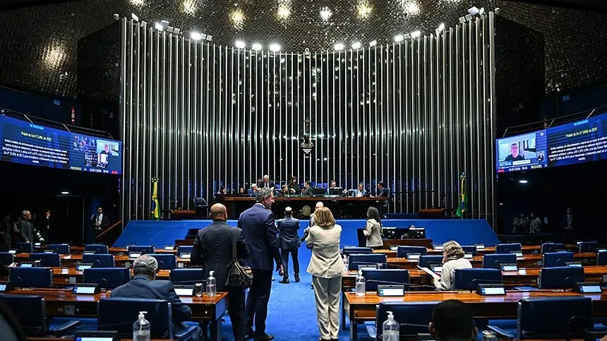 O Senado aprovou o Pix para pagamento automático da pensão alimentícia. Entenda como funcionará e quais são os impactos para beneficiários e devedores.