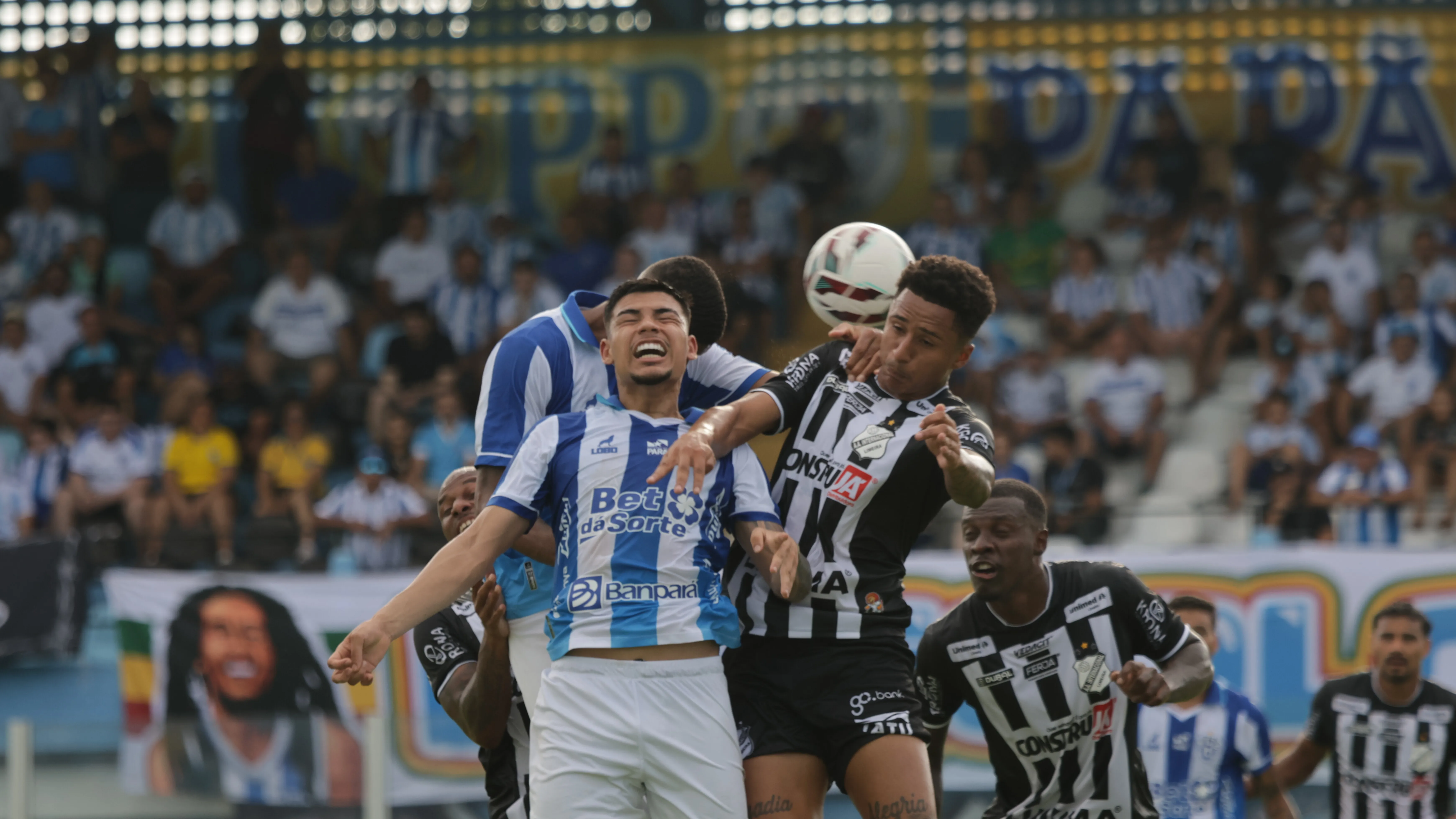 Após vencer a Copa Verde, o Paysandu é surpreendido com derrota por 2 a 1 em casa na Série C, refletindo problemas de eficiência.