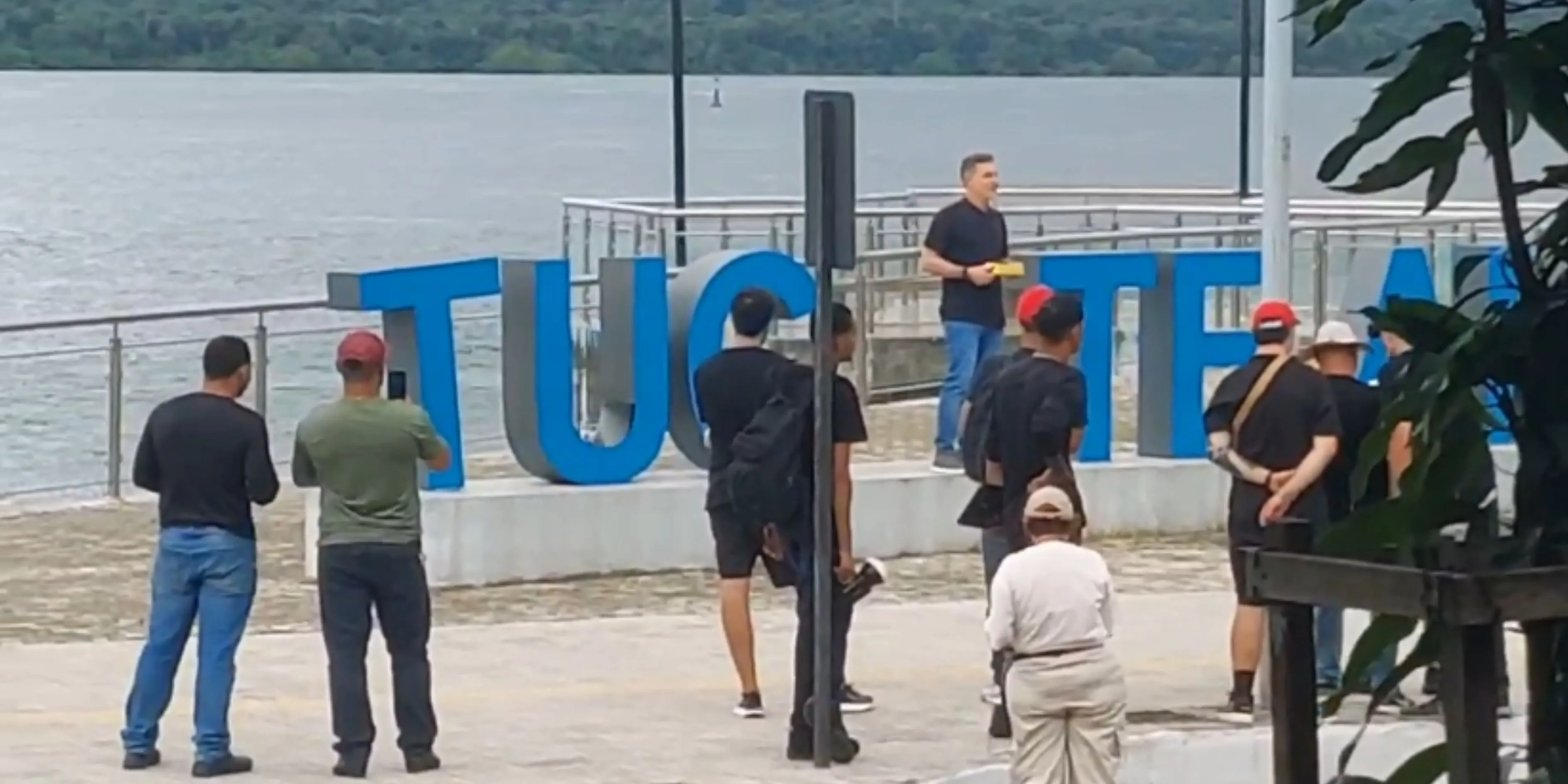 Huck esteve no cás da cidade