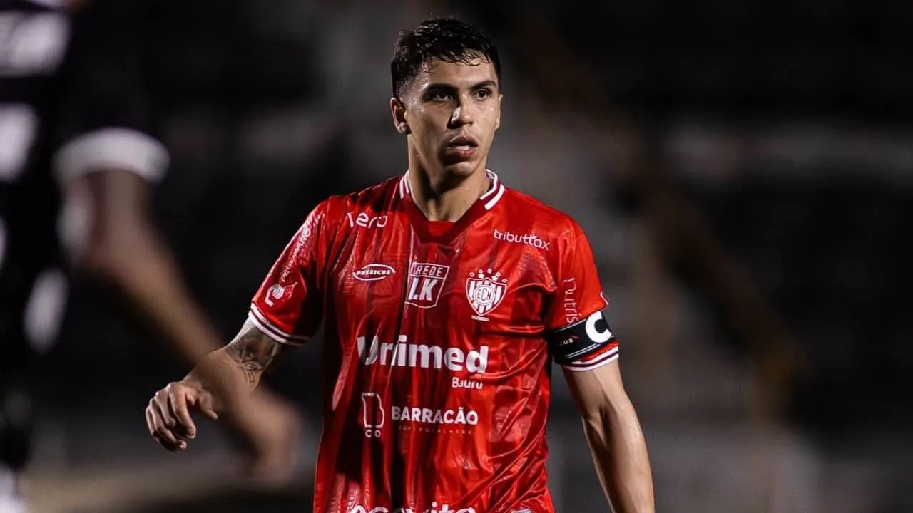 O Paysandu contrata zagueiro Pedro Carrerette, reforçando a defesa na Série C.