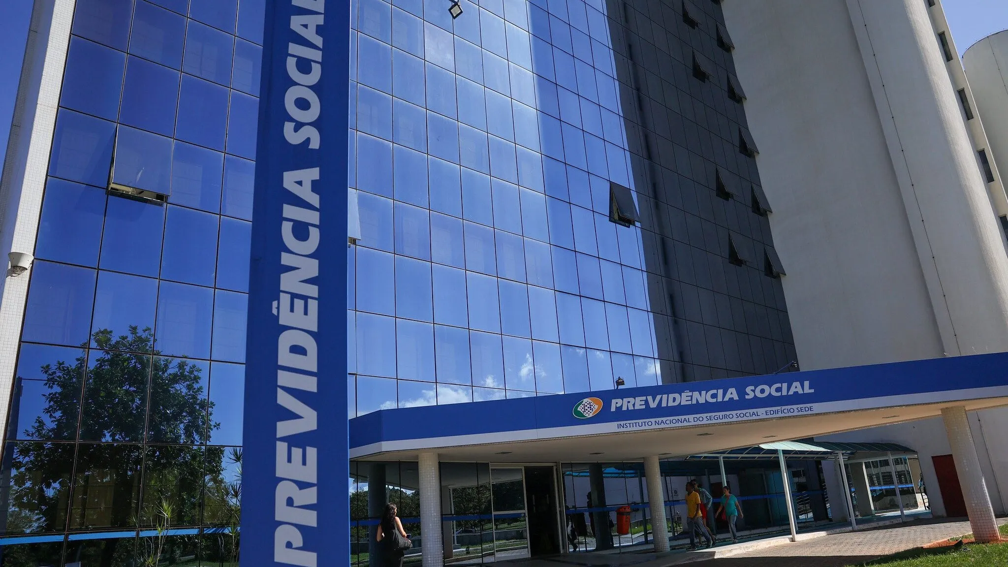 Saiba como solicitar a pensão especial do INSS para filhos de vítimas de feminicídio. Veja requisitos e documentos necessários.
