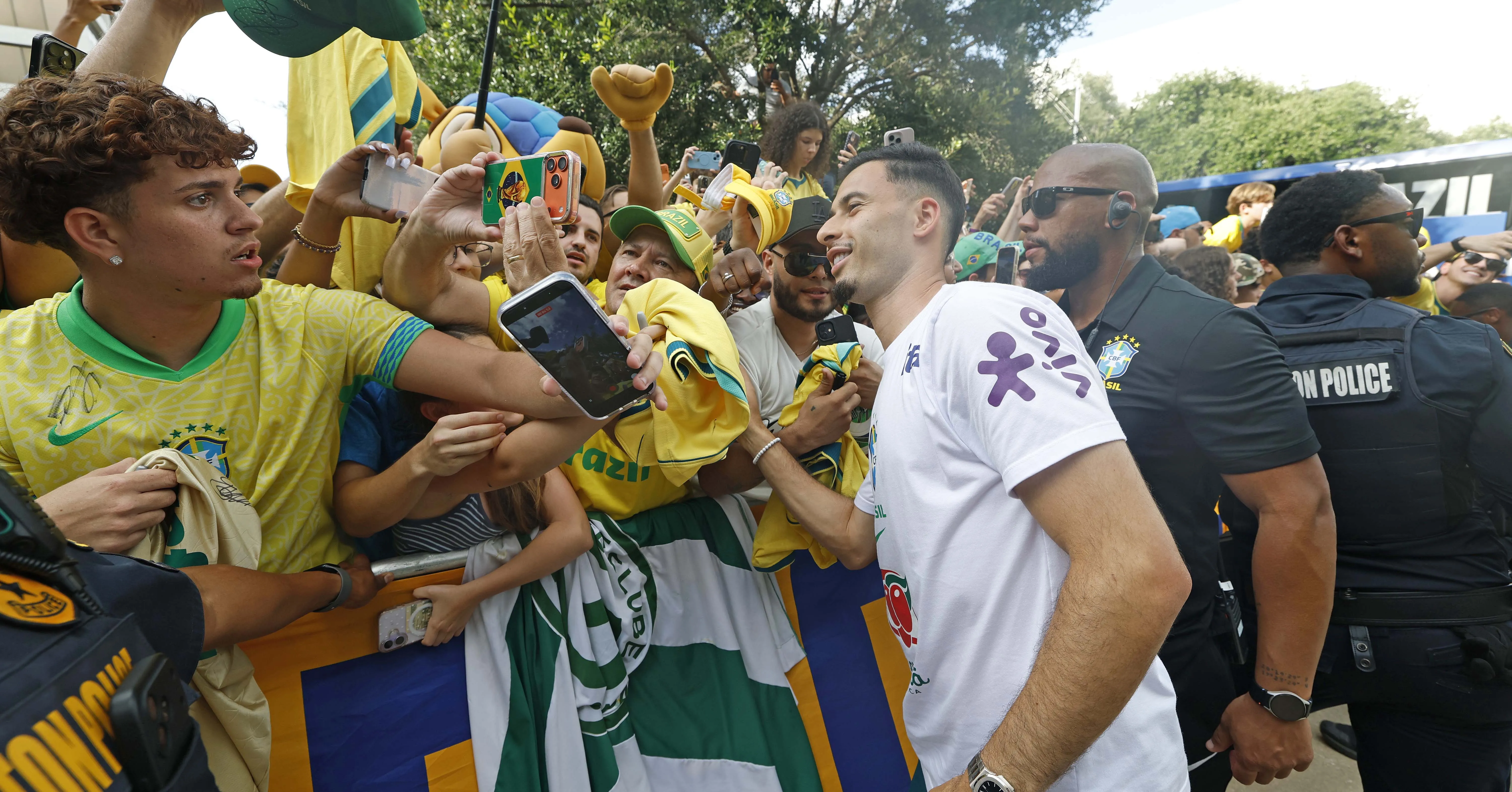 Jogadores foram recepcionados por muitos torcedores