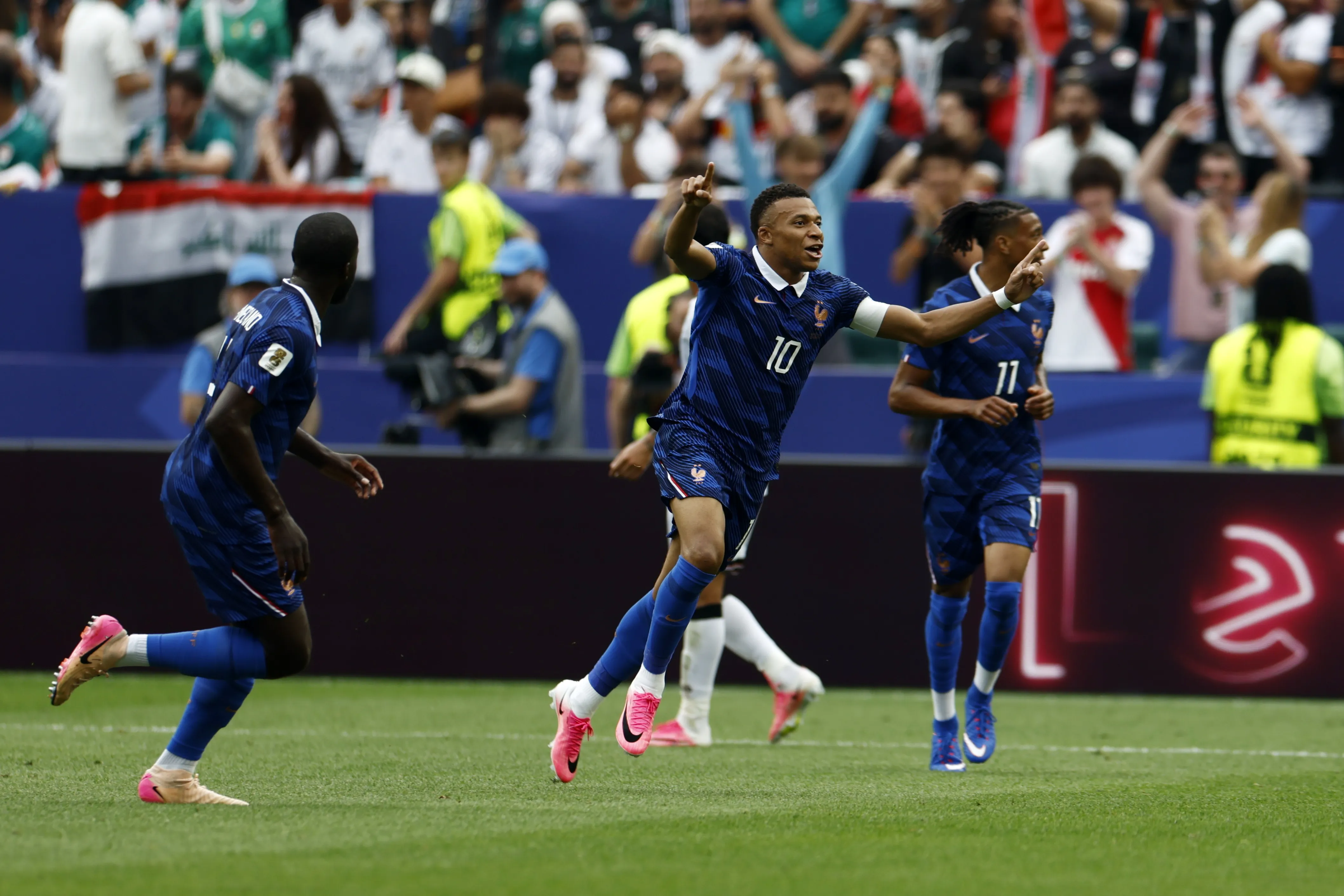 Didier Deschamps justifica saída do comando da seleção francesa após último jogo da Copa do Mundo 2026.