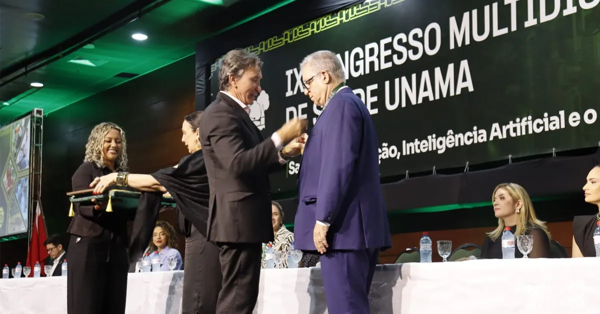 A condecoração celebra não apenas o histórico da instituição, mas também o compromisso permanente com a excelência no atendimento e com a qualidade dos serviços prestados à população paraense.