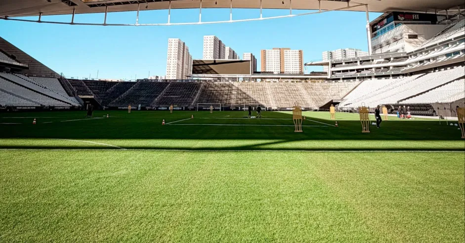 Neo Química Arena passa por problemas no gramado